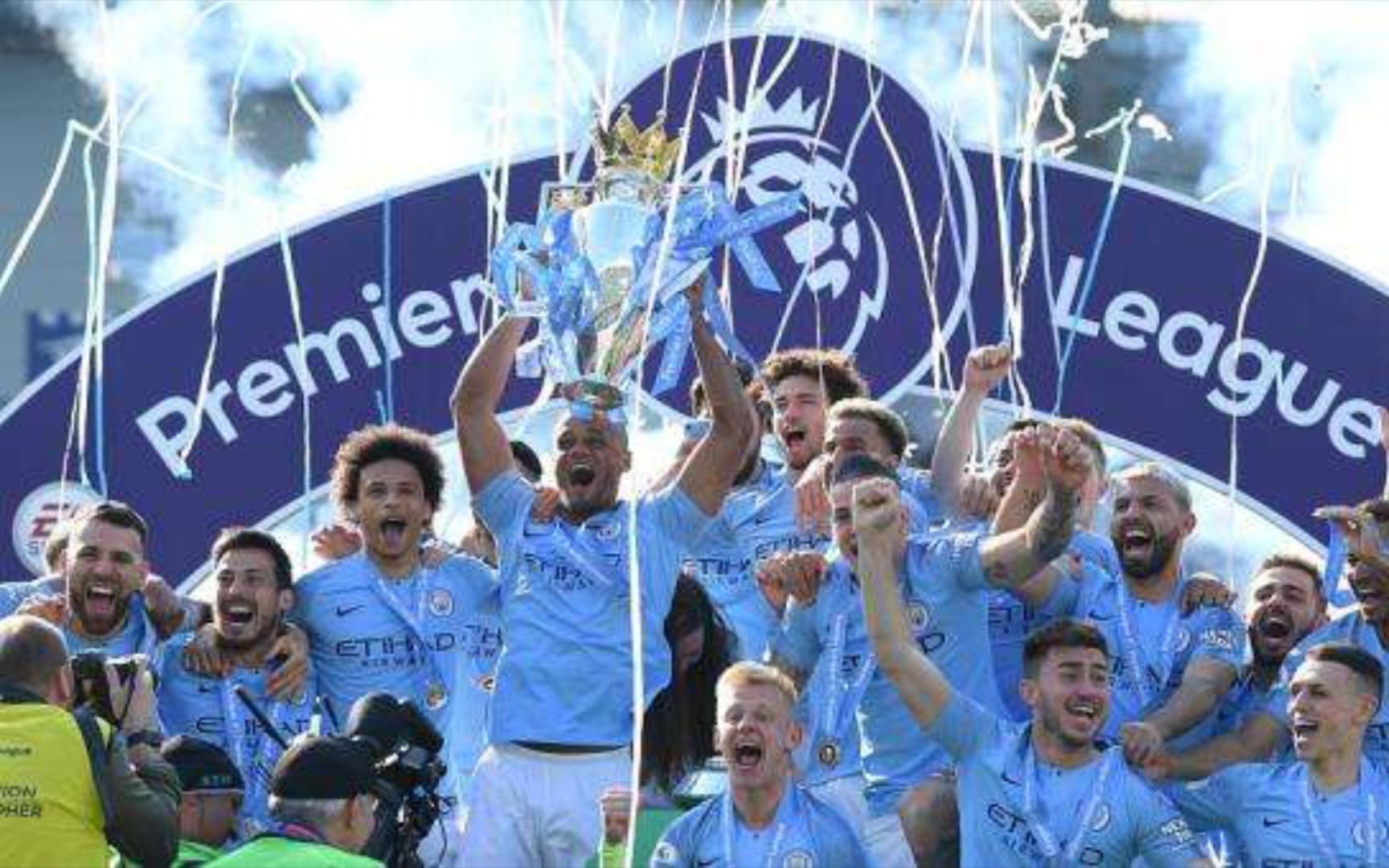 也肩负着展 也肩负着展